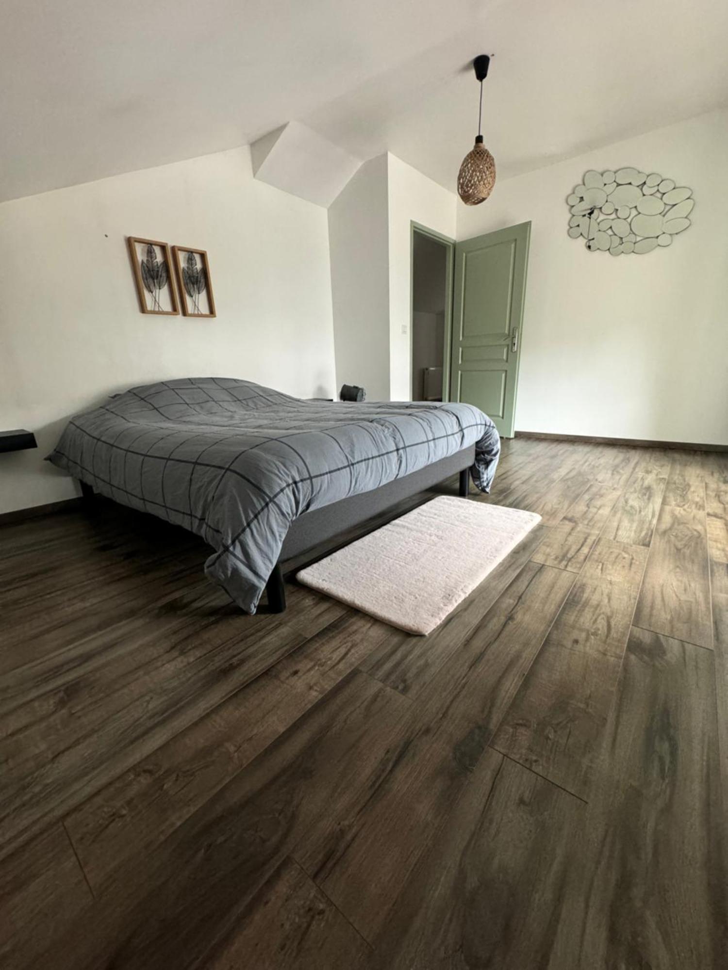 Maison Aux Pieds Du Circuit De Mirecourt 博德里库尔 外观 照片