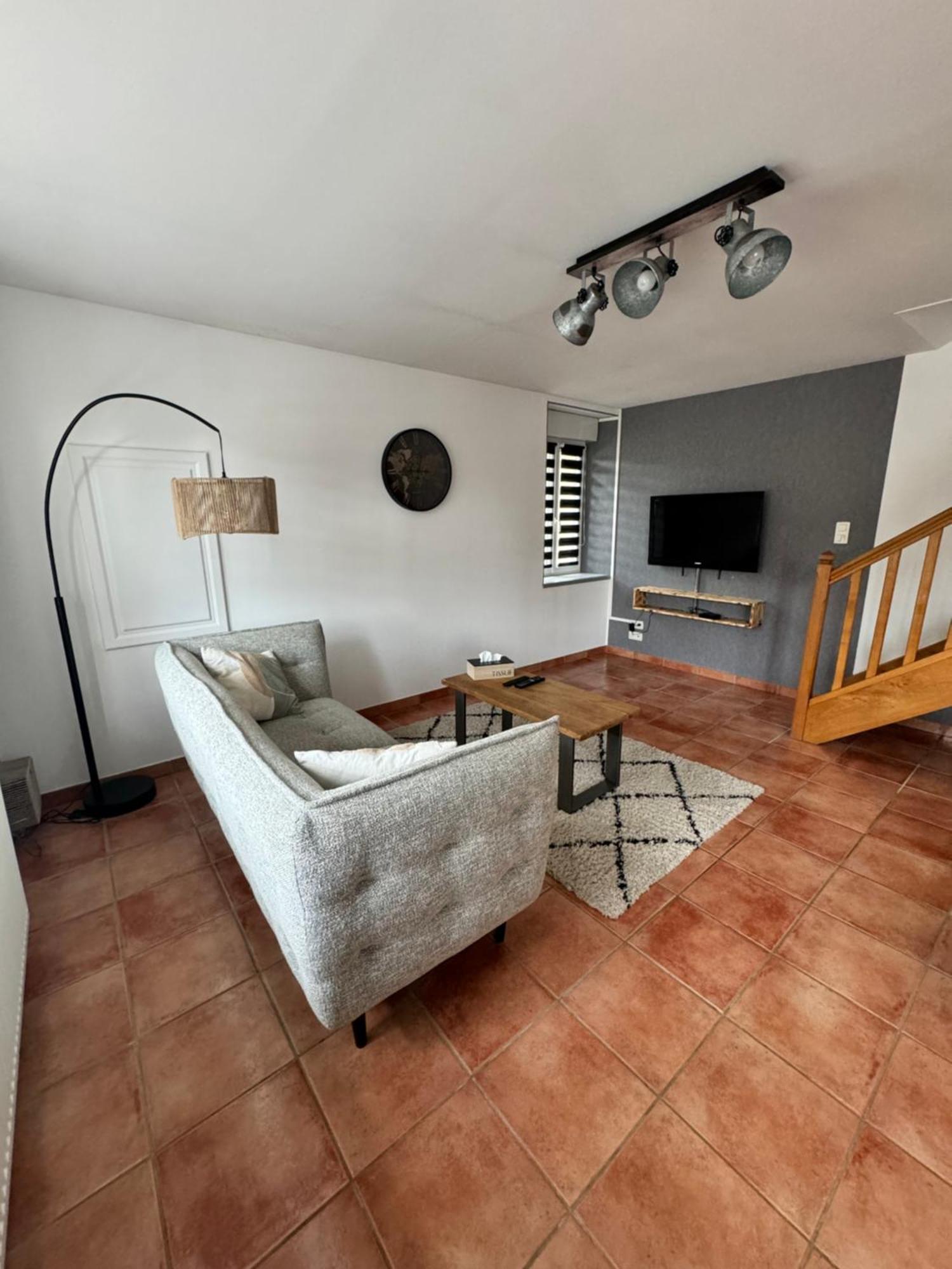 Maison Aux Pieds Du Circuit De Mirecourt 博德里库尔 外观 照片